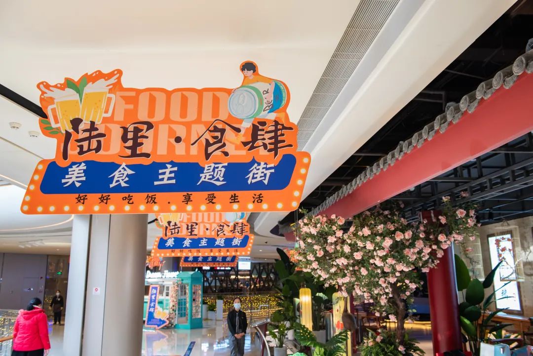 牌提示,   按照灯牌导引就能找到正门,   年代感设计的陆里·食肆招牌