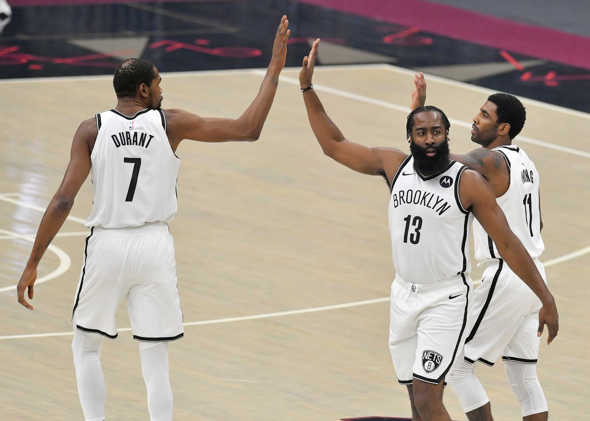 篮网三巨头首秀成全了一小将!