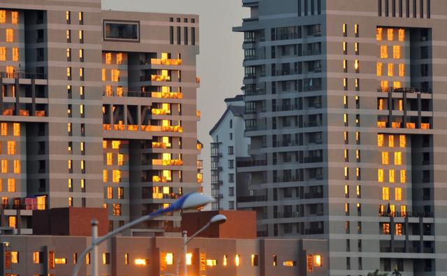 曹德旺号召大家不买房,而自己却住豪宅?房产专家:说一套做一套休闲区蓝鸢梦想 - Www.slyday.coM 曹德旺号召大家不买房,而自己却住豪宅?房产专家:说一套做一套休闲区蓝鸢梦想 - Www.slyday.coM