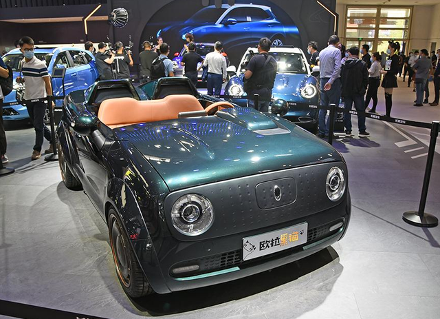 国产新添复古小超跑,带敞篷 锅盖轮毂,配一体式座椅,真会玩!-新浪汽车