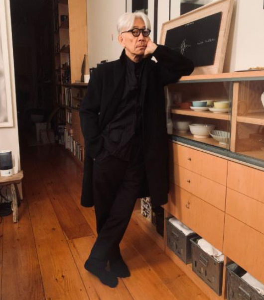 坂本龙一确诊罹患直肠癌治疗中，有人直白问，“生存期是多少”休闲区蓝鸢梦想 - Www.slyday.coM