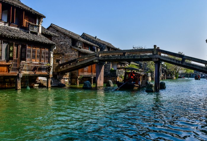 出生于乌镇的茅盾先生对此情有独钟,他在离别家乡五十年后还记忆犹新