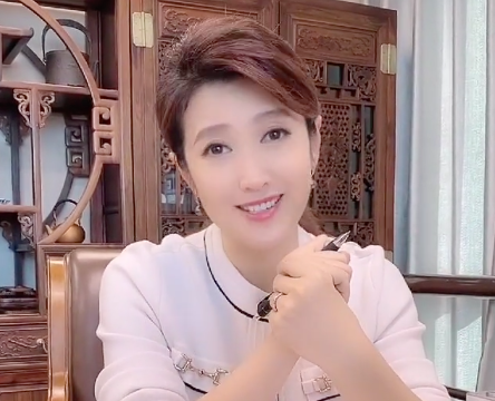 主持人春妮罕见聊情感二婚嫁刚强41岁高龄产子豪宅内景曝光