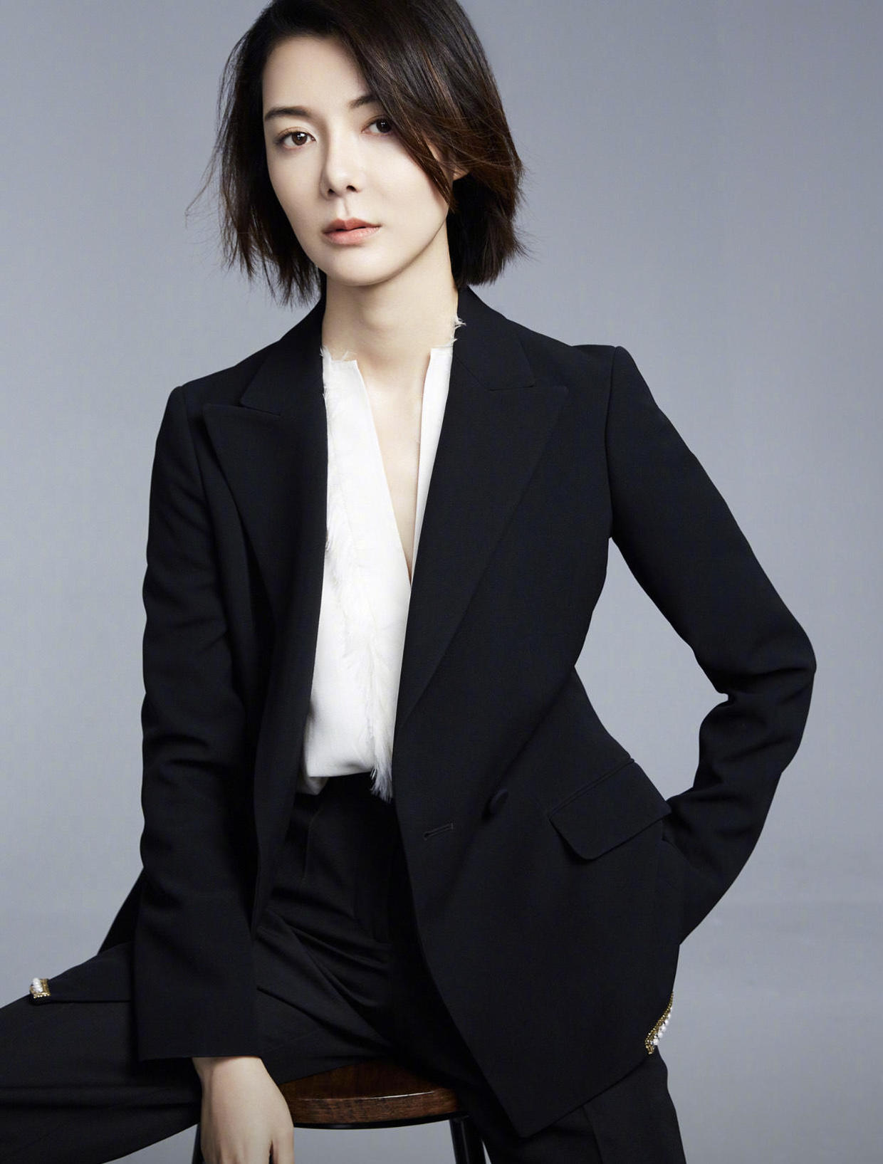 车晓的身材和气质都太出众穿格纹西装配牛仔裤气场媲美超模