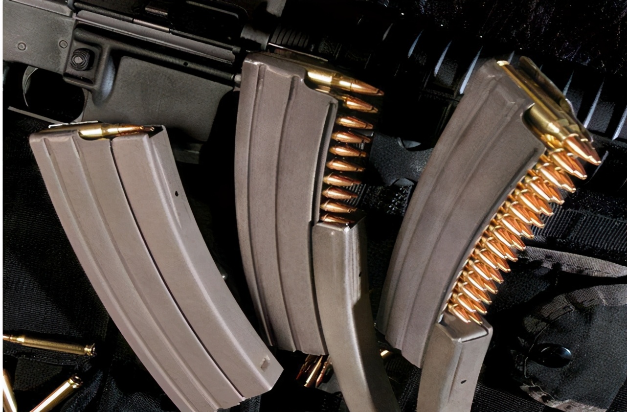 弹匣如果打光了可直接丢在战场上吗看后果有多严重