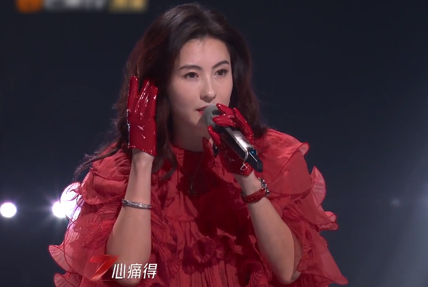 张柏芝红裙唱星语心愿满脸紧张宛若少女40岁状态看愣众人