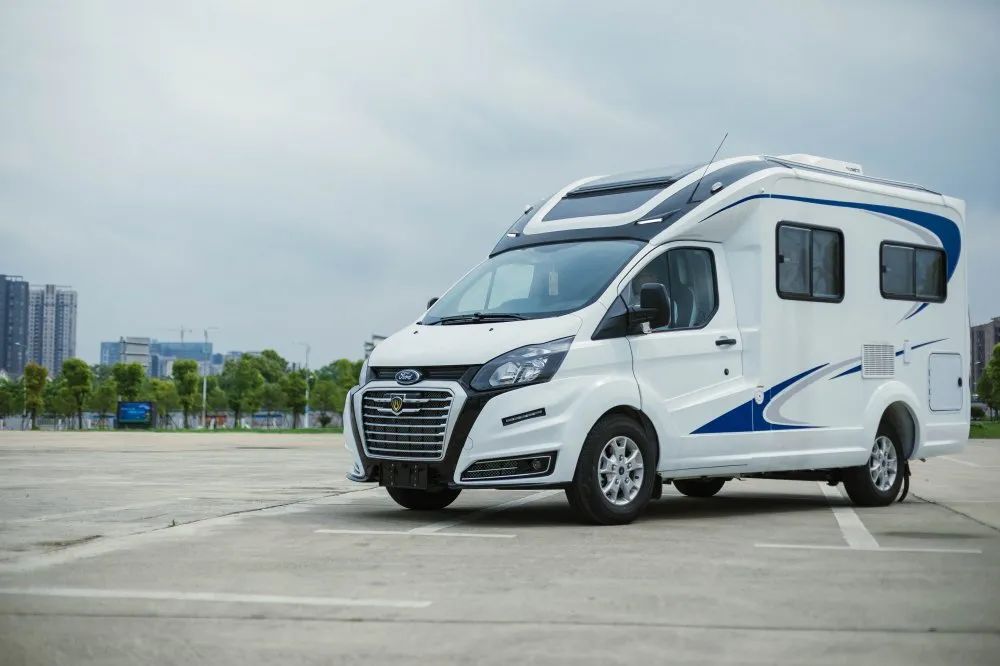 江铃新全顺t型房车:看商旅理念如何与旅居车相融合