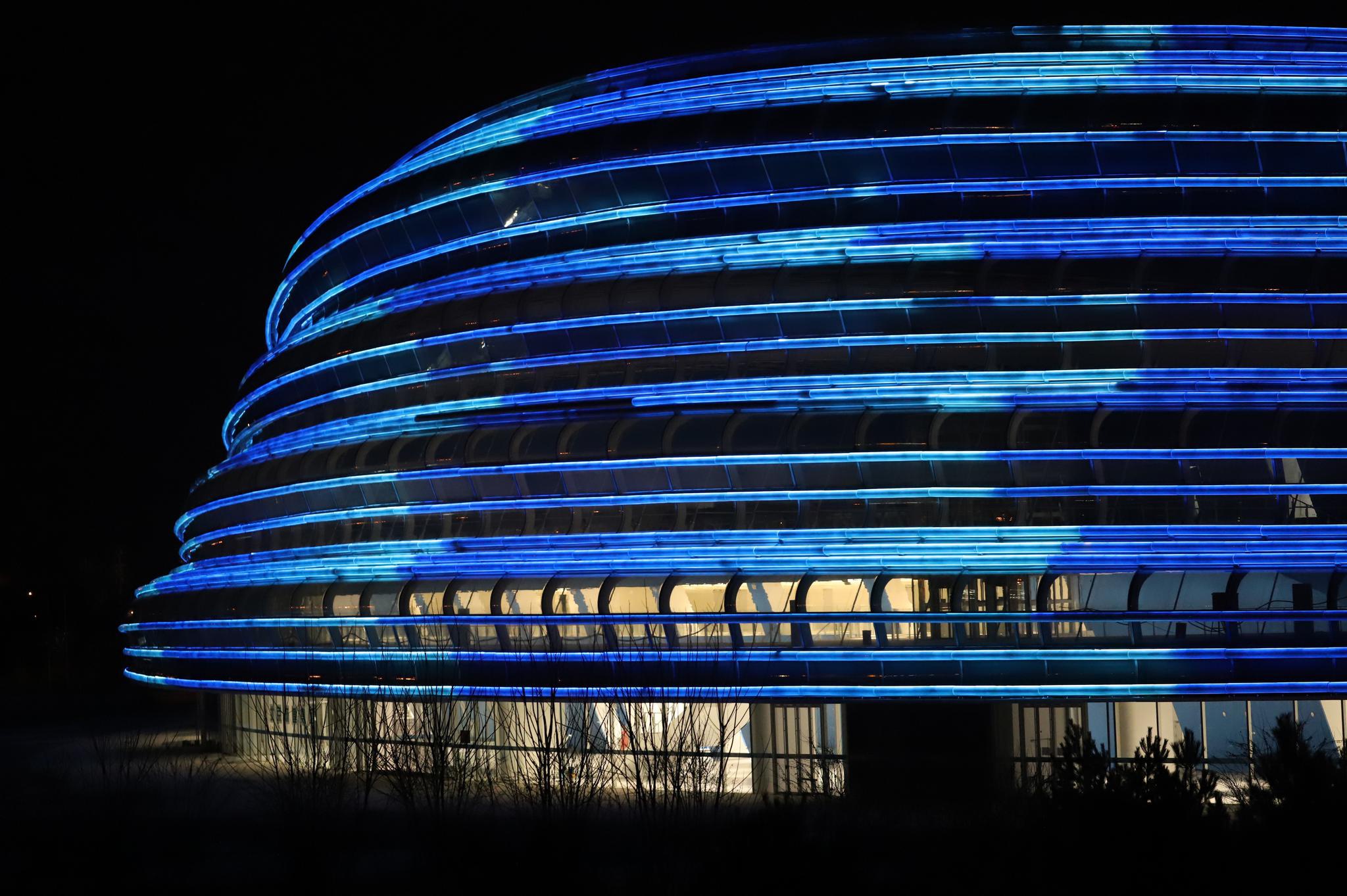 国家速滑馆冰丝带首次制冰取得成功