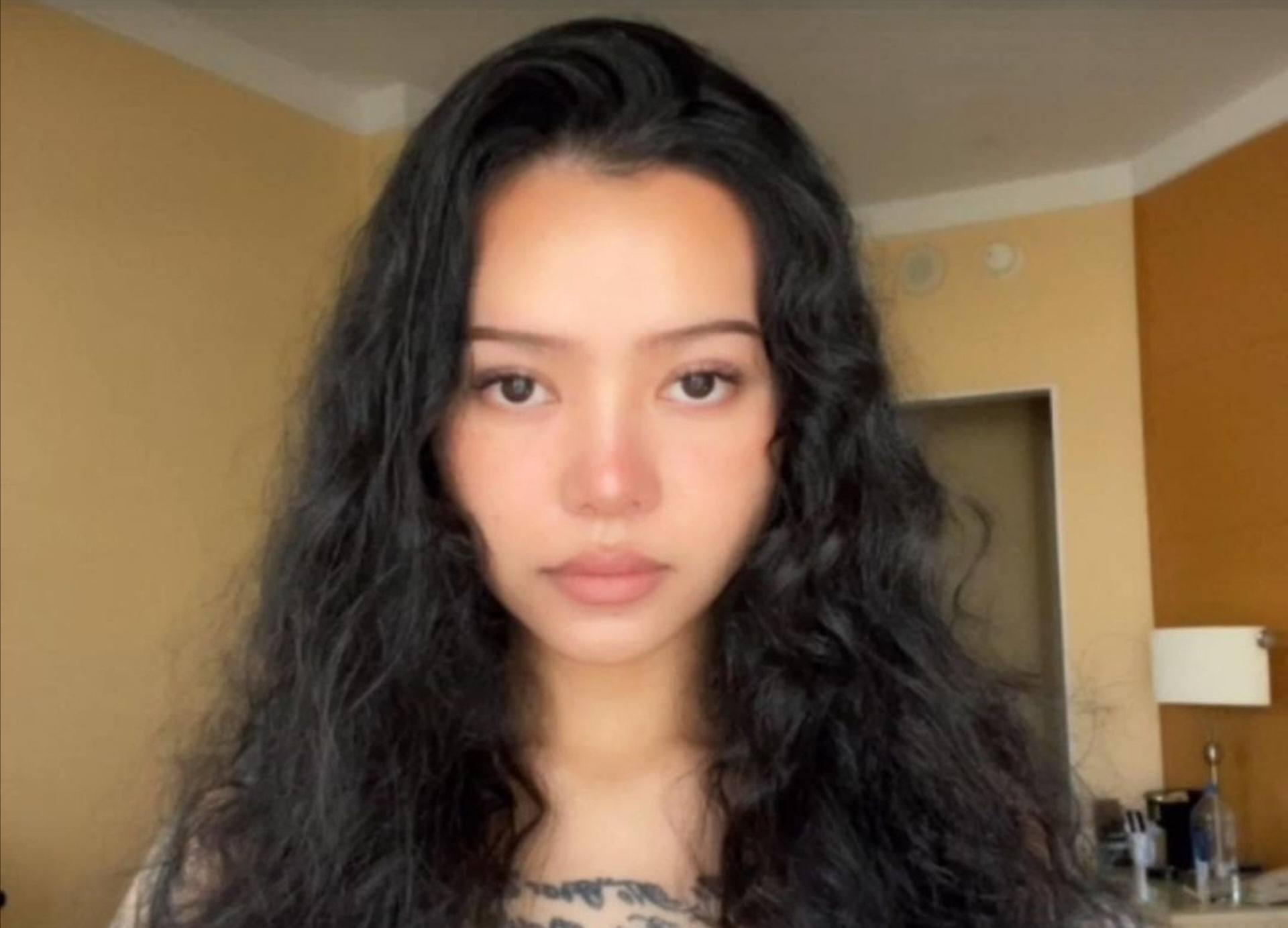 知名网红纹身酷似"日本军旗",还被扒曾在海外服过兵役