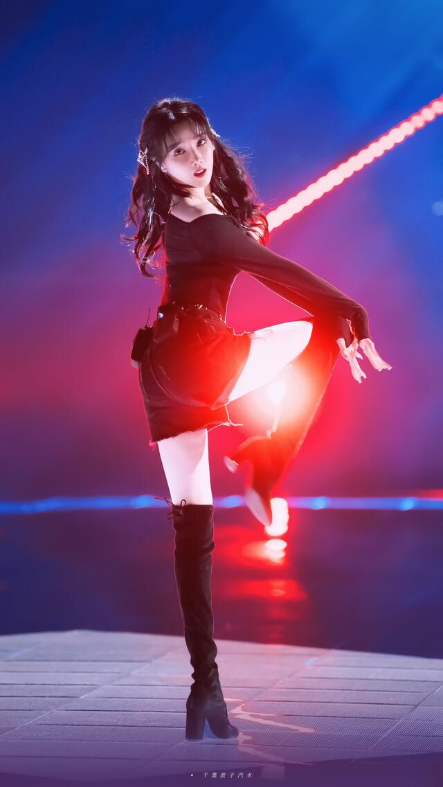 太诱惑了陈小纭初舞台情人秀逆天柔韧度摆的pose好性感