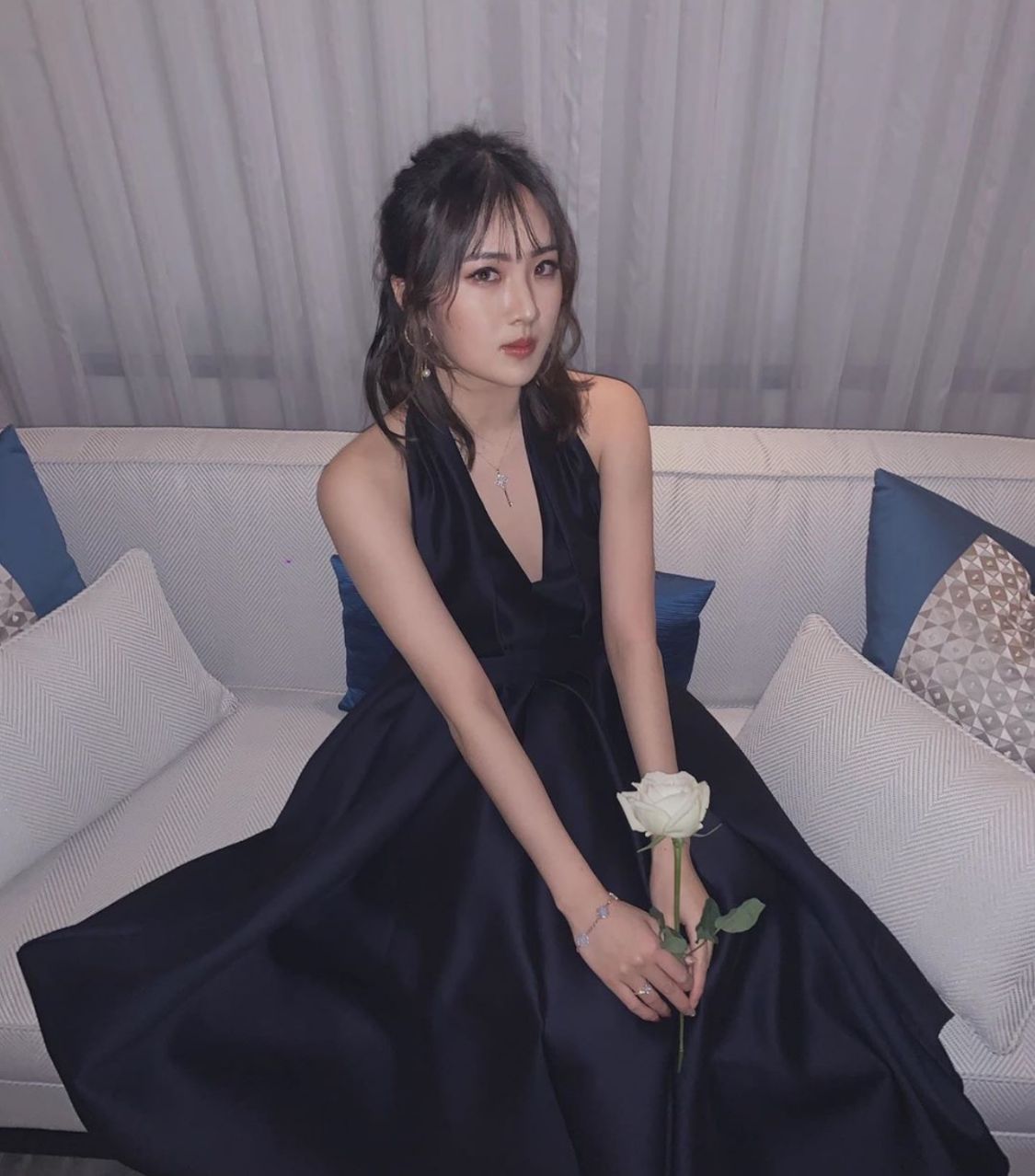 姚安娜为方便上班豪掷1600万买房新歌首发无浪花全是白费功夫