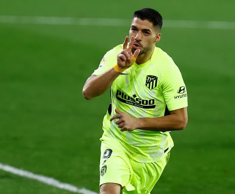 苏牙力压梅西领跑射手榜,名宿:一条腿的他,也比巴萨现在中锋强