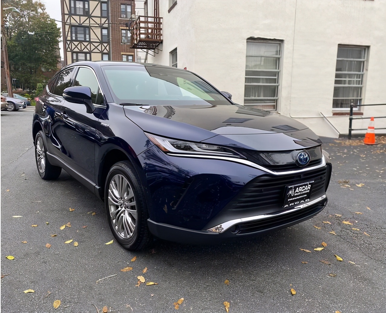 丰田威飒实拍,搭2.5l混动,下半年国产