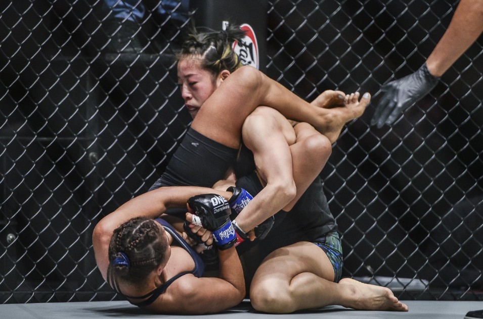 张伟丽克星完胜前世界冠军挑战者,亚洲顶级格斗赛火爆落幕|孟博|挑战