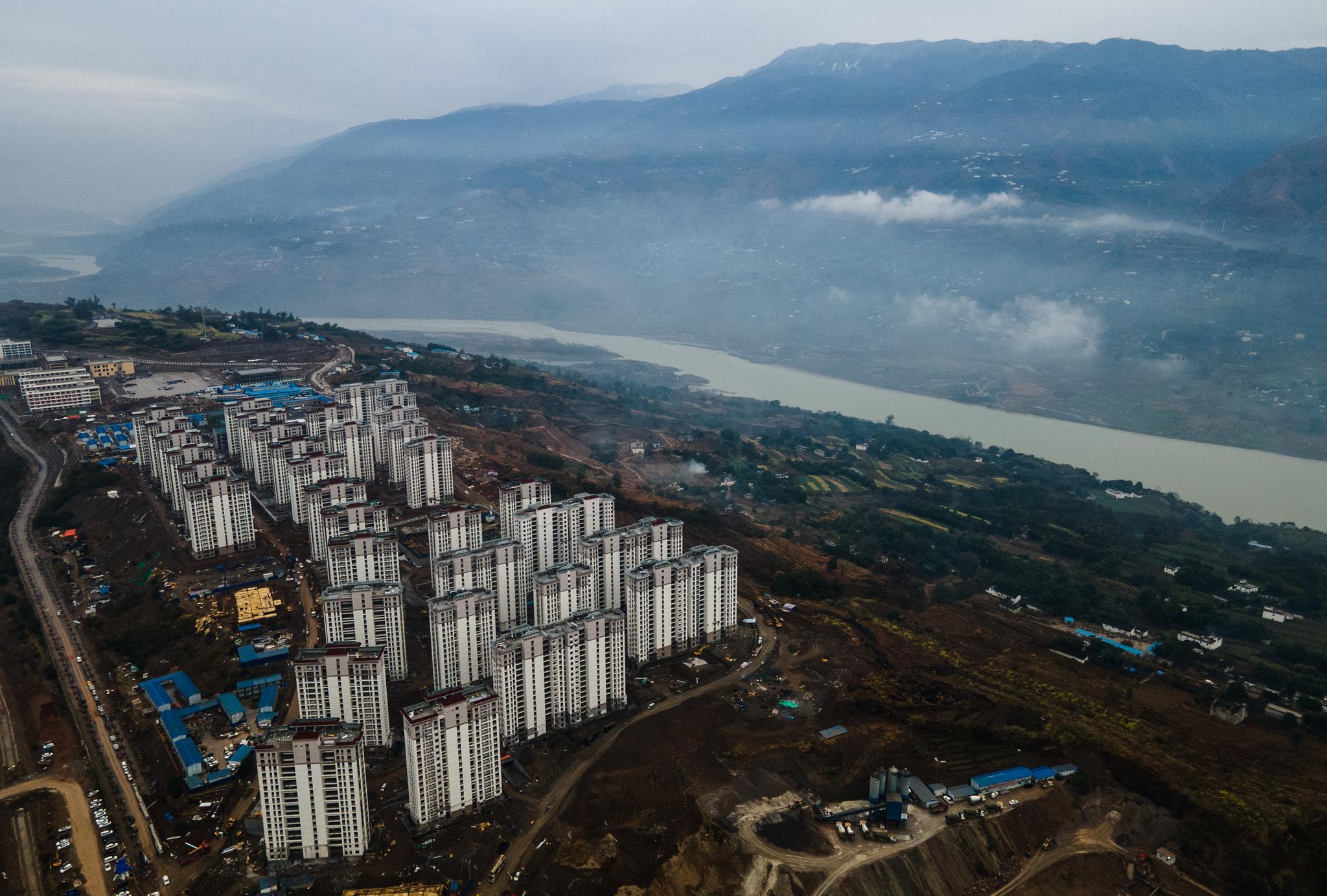 图为1月22日拍摄的金沙江白鹤滩镇邱家屿迁建集镇(无人机照片).