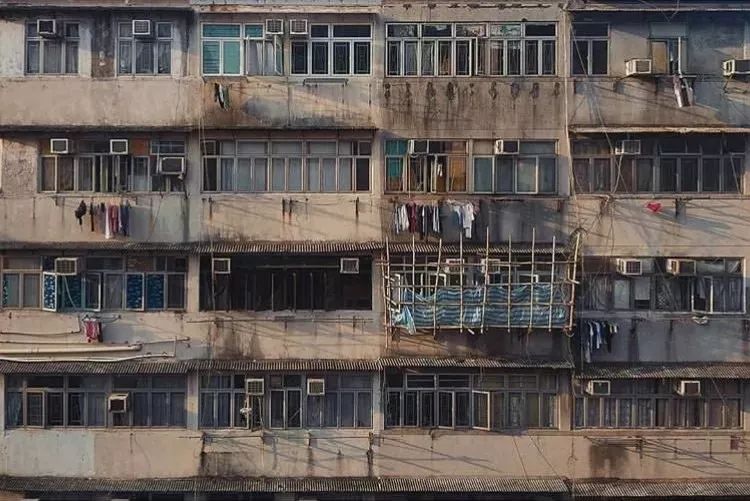 没见过香港的棺材房就别说自己过得不幸福