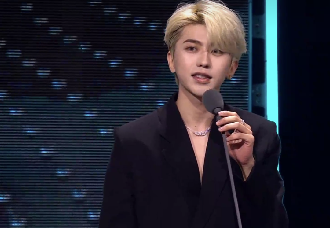 大型音乐盛典,周深,五月天开口跪引疯狂,蔡徐坤深v镂空好诱惑