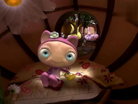 布鲁精灵:毛毛虫爬进屋子里,有了暖暖的大床,真是太幸福了