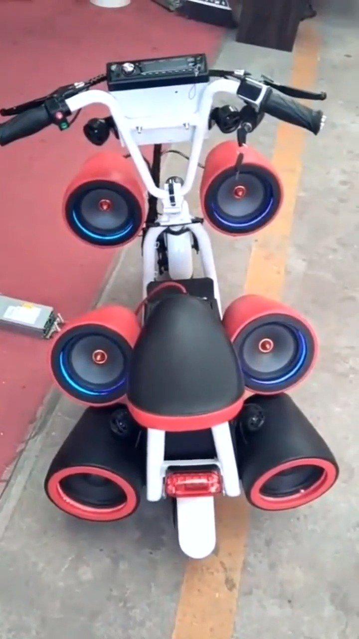 迷你电动车,竟改装成移动音响,这设计够奇葩!