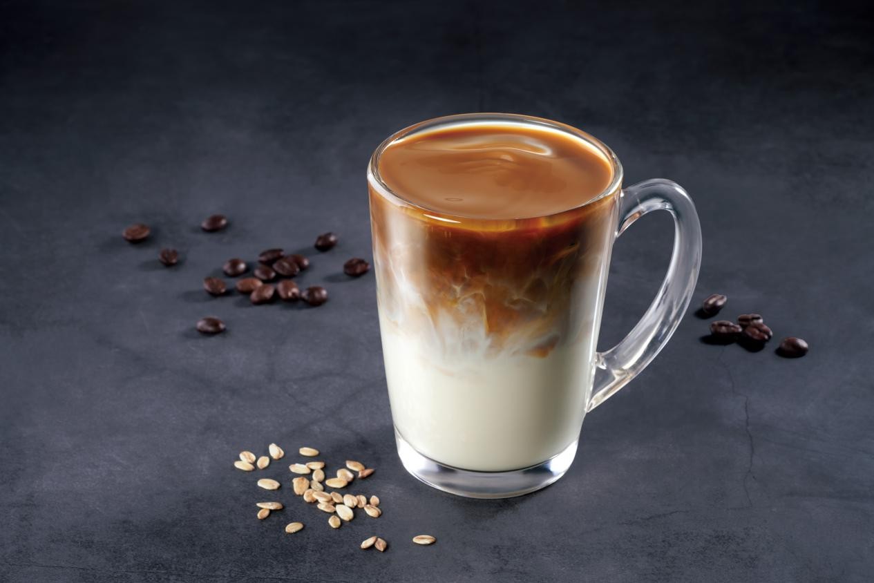 更轻盈更美味瑞幸燕麦拿铁系列成都杭州上线醇香丝滑轻盈体验