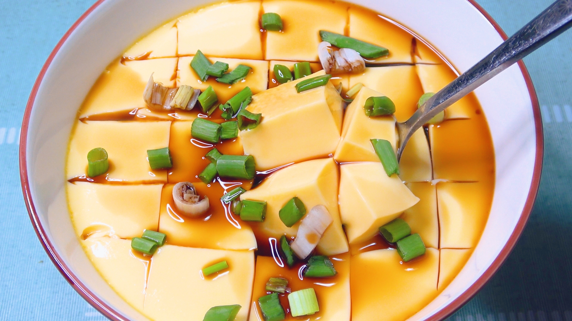 蒸鸡蛋有人用冷水,有人用热水,大厨教你正确做法,嫩滑如豆腐