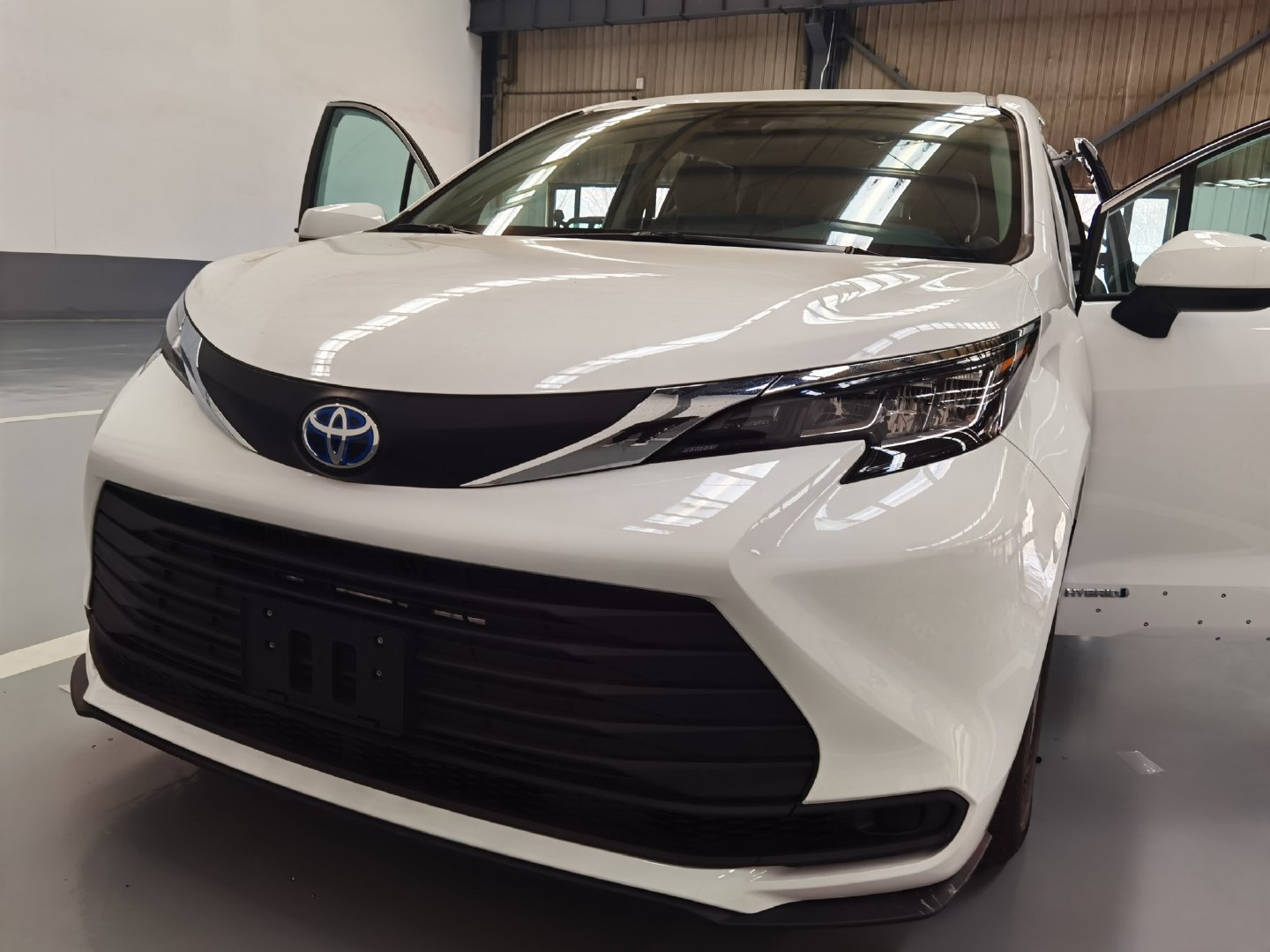 首批新款塞纳抵达仓库,双天窗 电动门,2.5混动配四驱,真给力