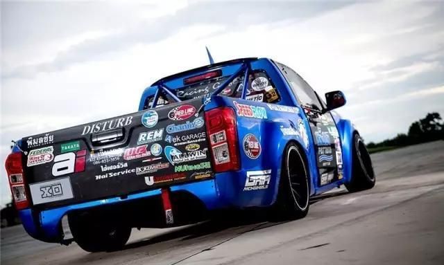 货车也能玩改装?千匹的漂移皮卡见过吗?