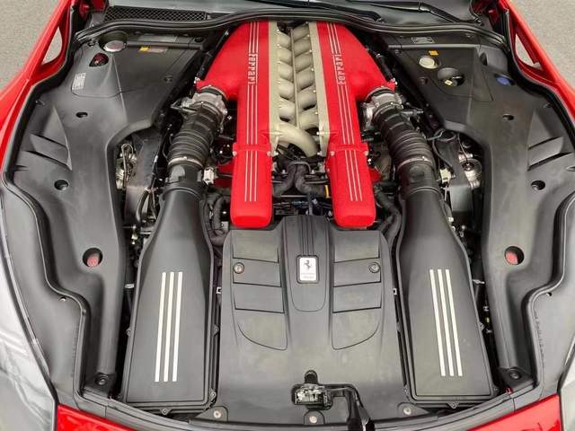 15年法拉利f12售价88万碳纤维前唇让人爱慕不已