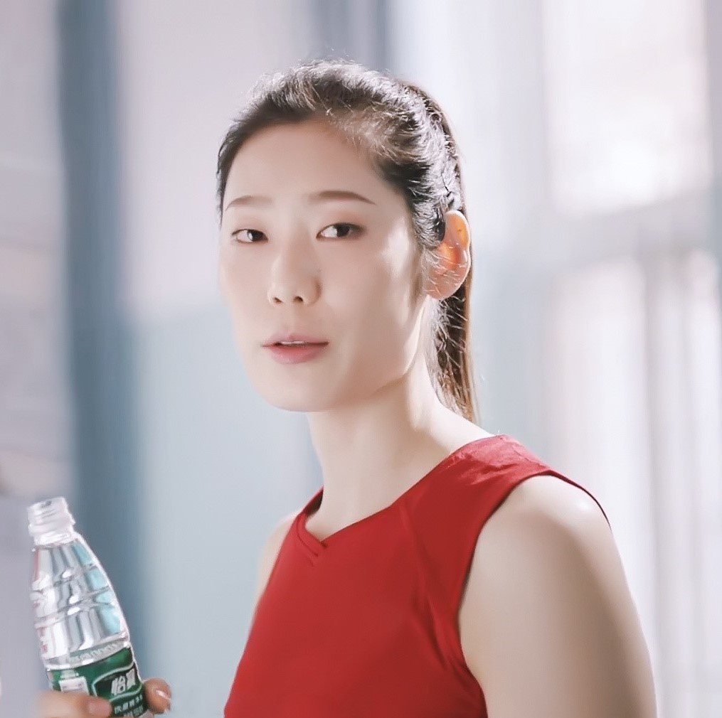 朱婷带妆出镜美出新高度,皮肤白皙明艳动人|朱婷|明艳|中国女排_新浪