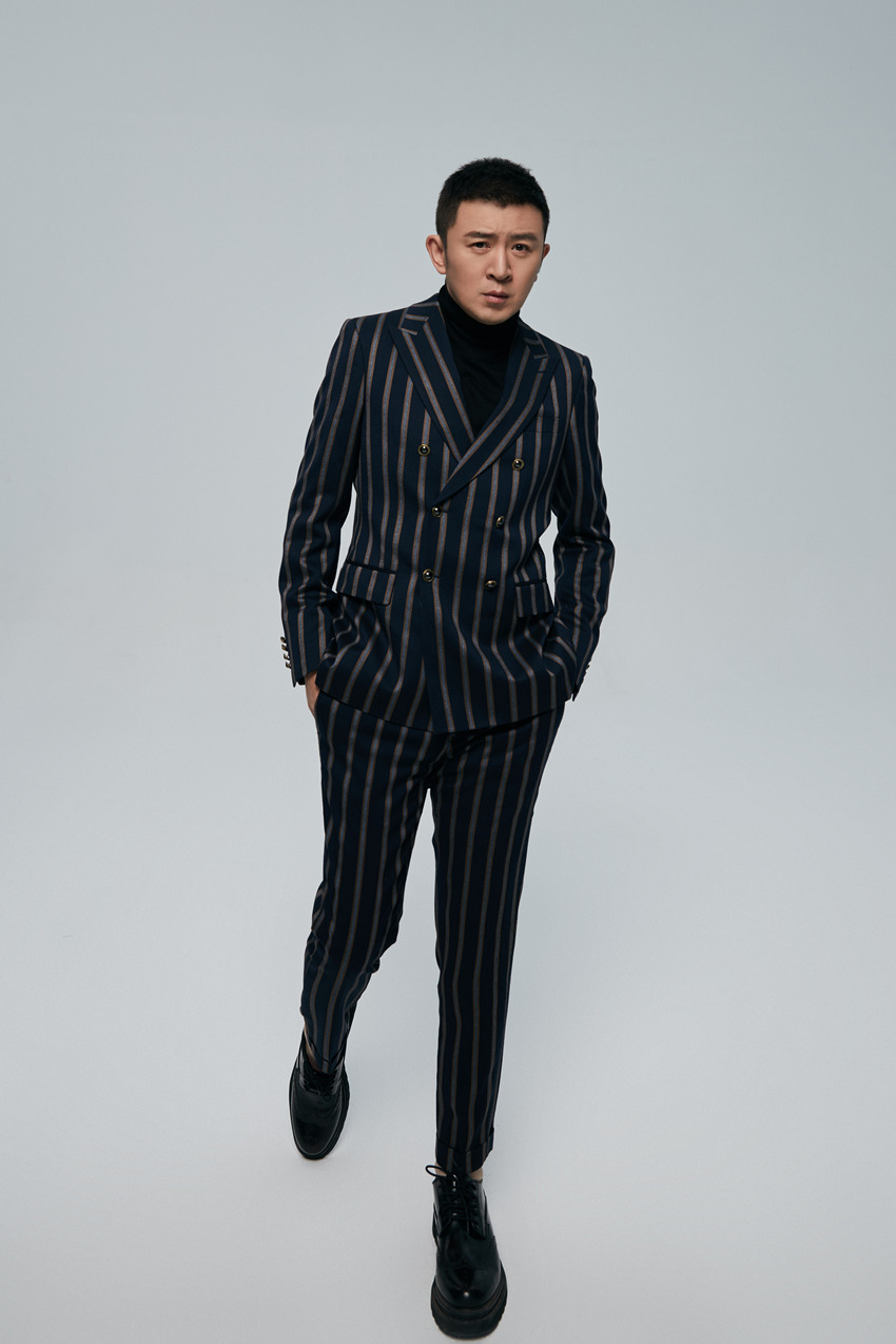 《上阳赋》郭家铭西装写真 "憨太子"一展绅士品格