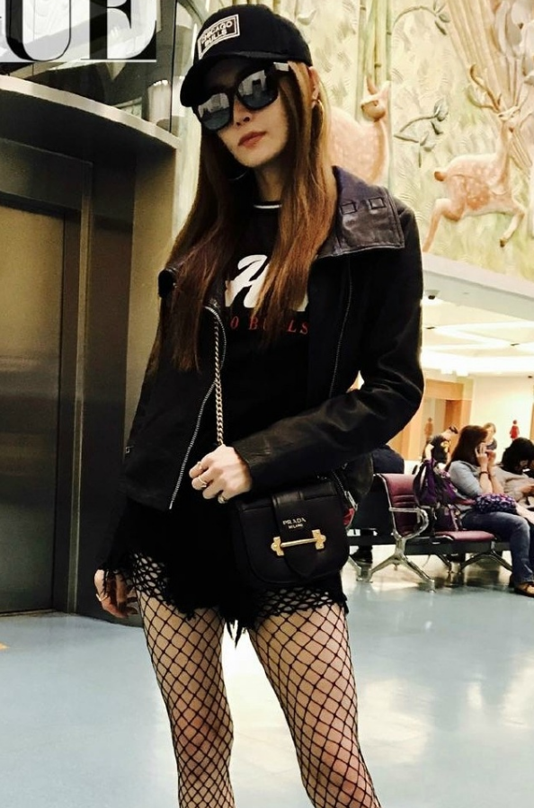 46岁的谢金燕除了自己个人状态维持得很好之外,她的身材乃至衣品也都