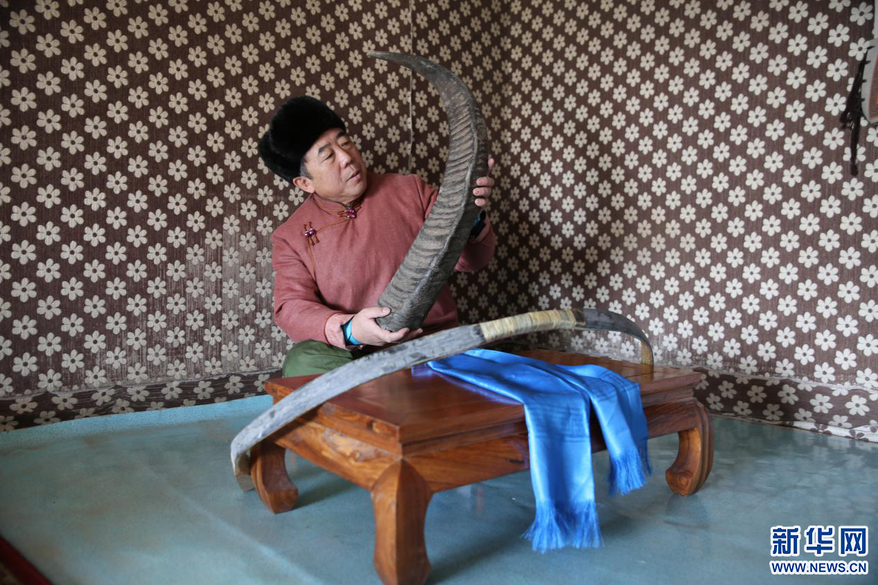 蒙古族牛角弓风劲角弓鸣