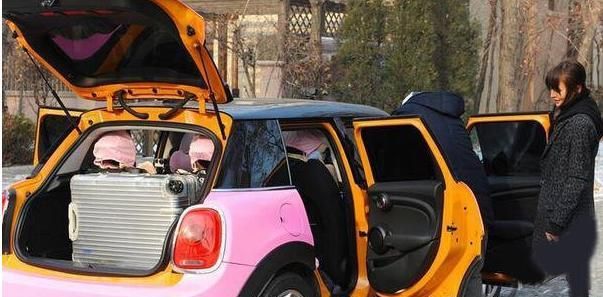 郑爽买1.5亿豪宅,那她开什么车?座驾曝光后,感觉她很懂车