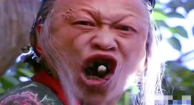 "裘千尺"老难认,牙齿崎岖像骷髅,不让女儿进圈只因长得太像爹