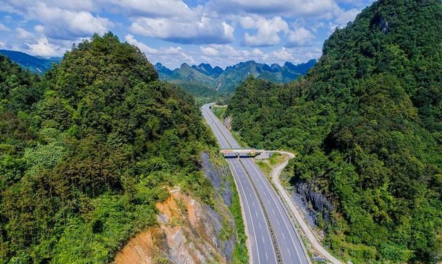 广东惠州g355国道新一项改建工程,双向四车道,速度80公里/小时