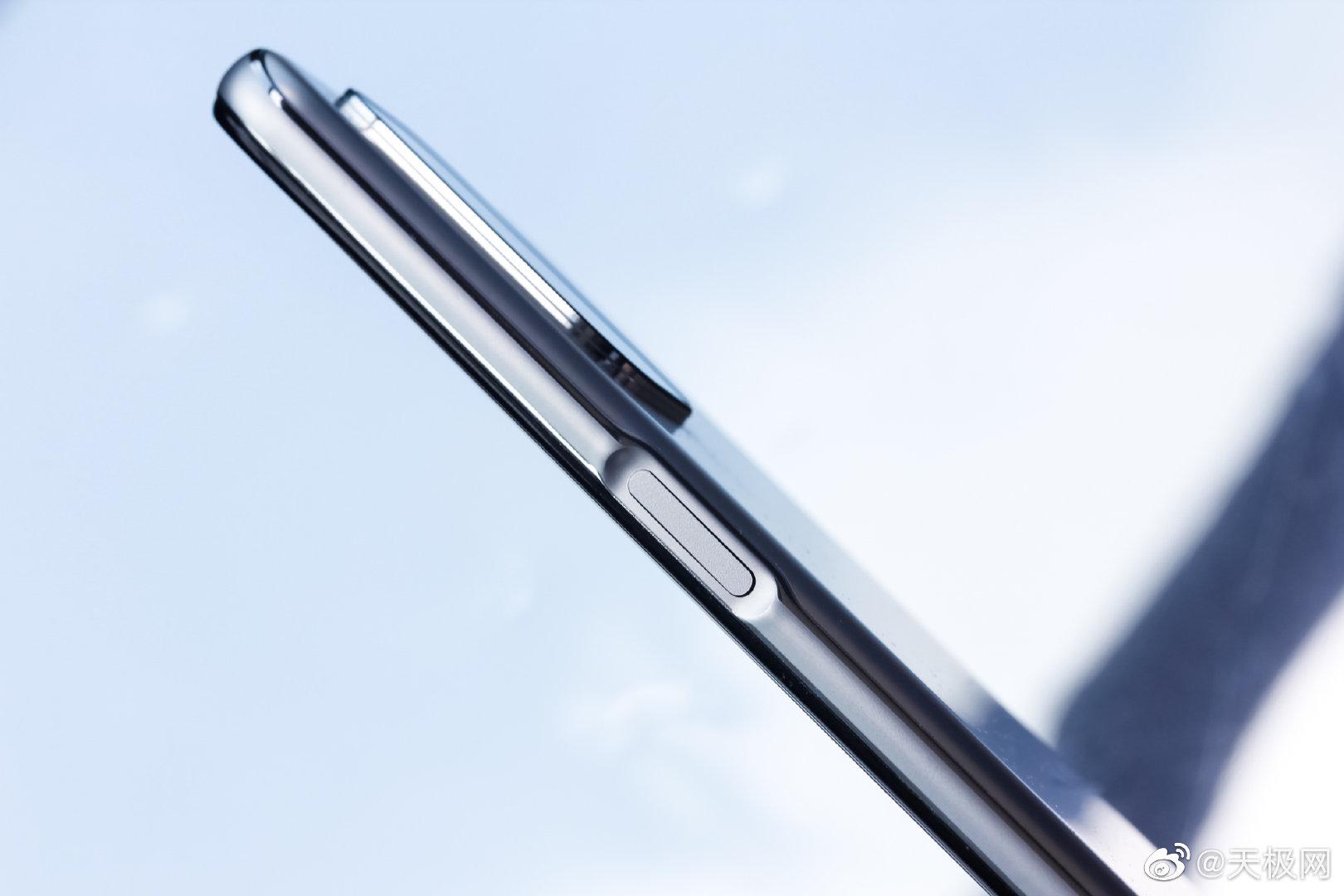 oppo68a93雅银和炫黑两种配色