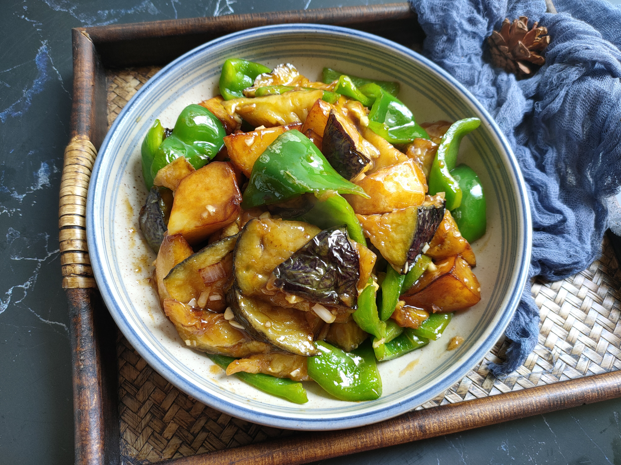 做地三鲜时有两样调料别忘了放少一样味道都不够香不够正宗