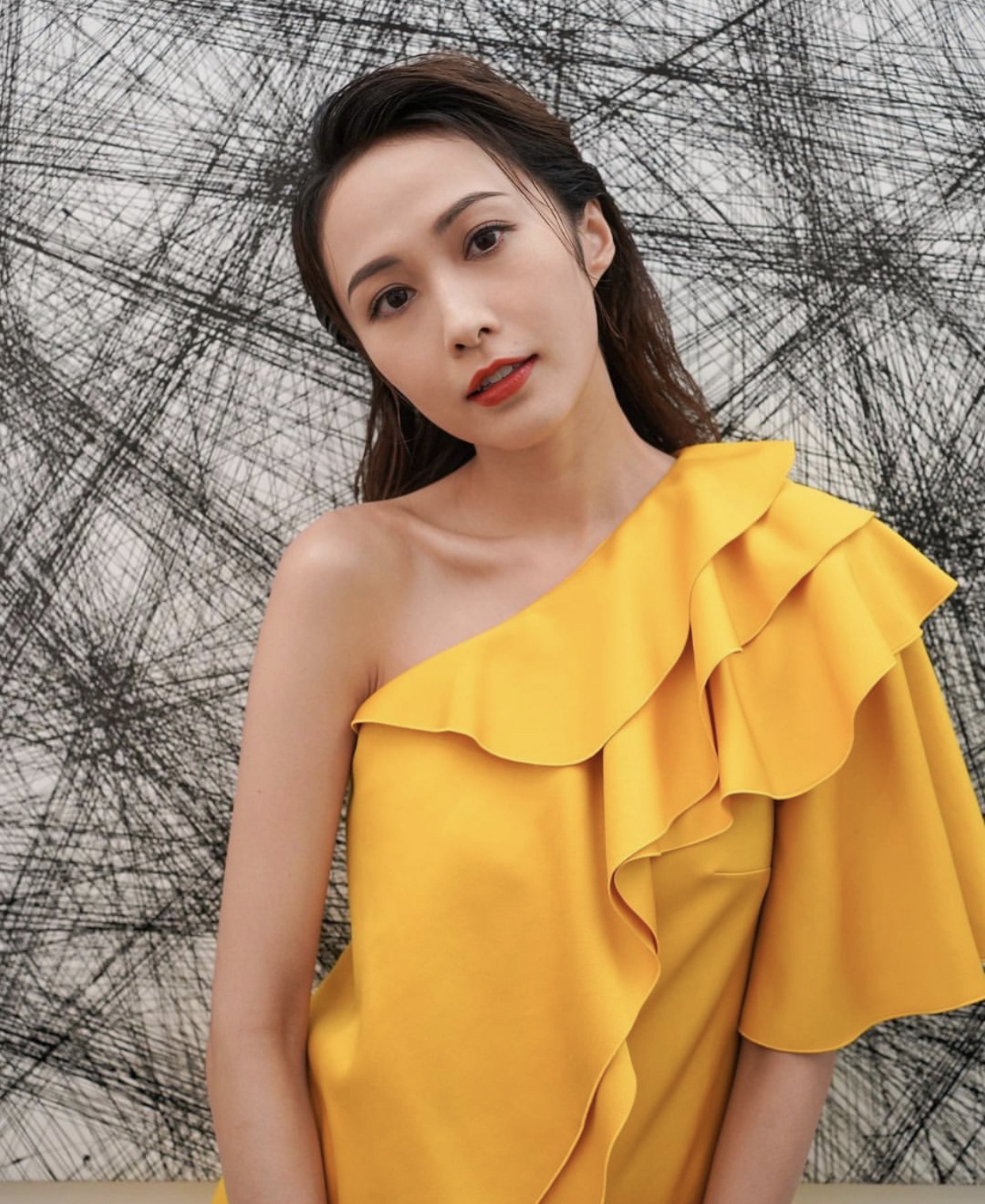 恭喜英皇小花汤怡与蔡思贝宣布奉子成婚前男友洪卓立送祝福