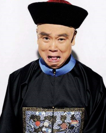 开心鬼黄百鸣罕见露面一身黑衣尽显老态脖子颈纹明显