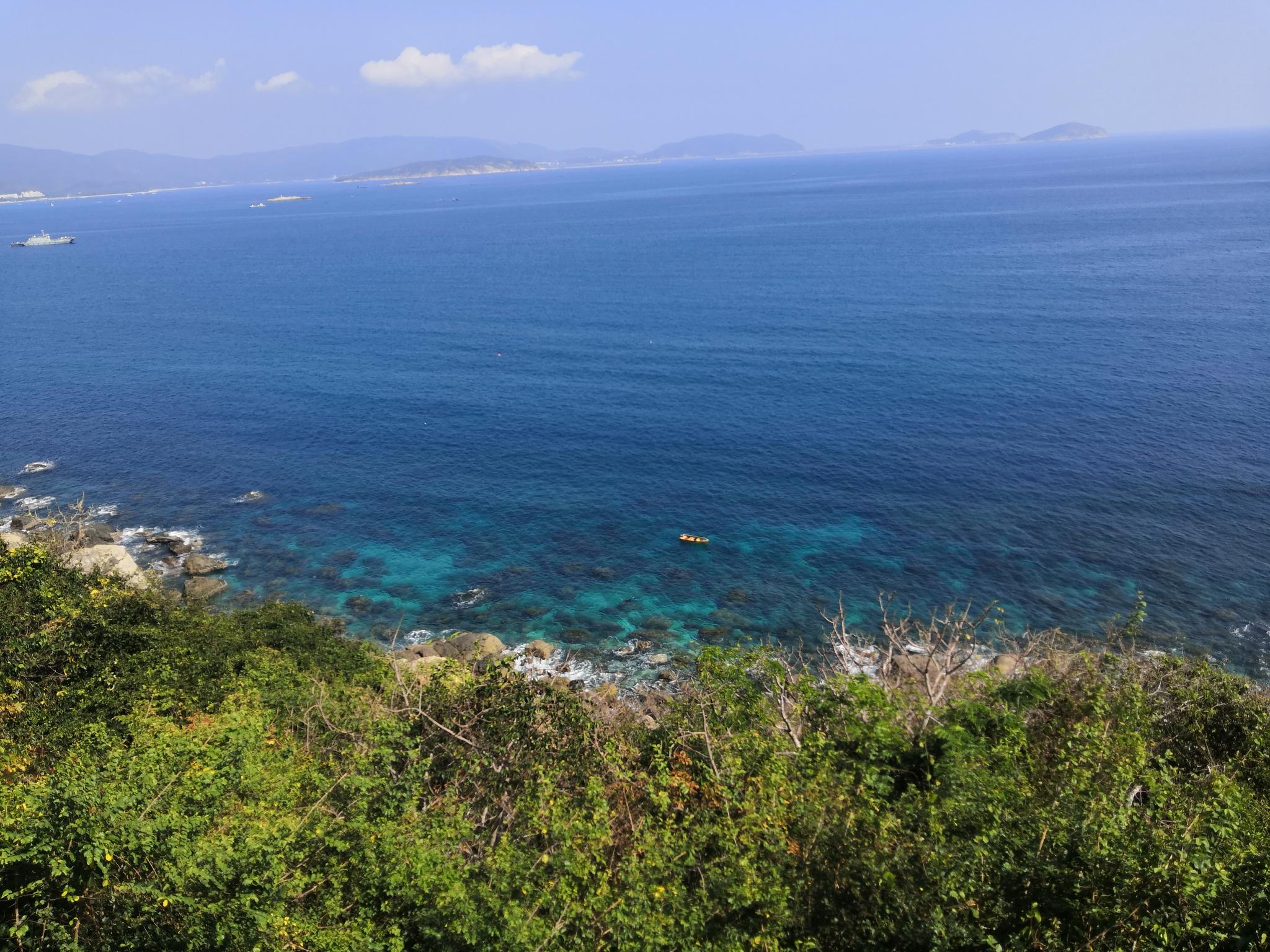 三亚最美自驾公路太阳湾海水湛蓝得像宝石足以媲美国外海岛