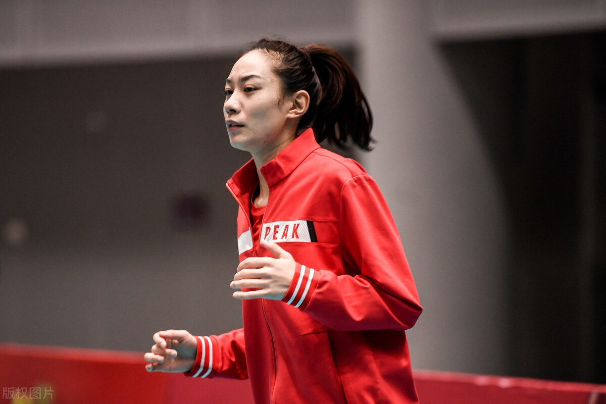 江苏女排的边攻强,副攻弱是历年来都存在的问题,从孙玥,茅菊兰,邱爱华