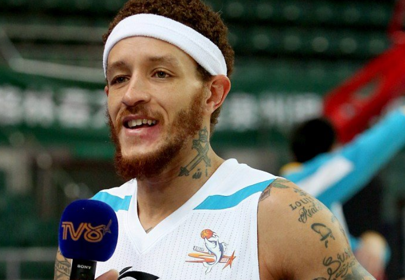 加油!德隆蒂韦斯特已就业,在康复中心工作,库班的帮助没白费