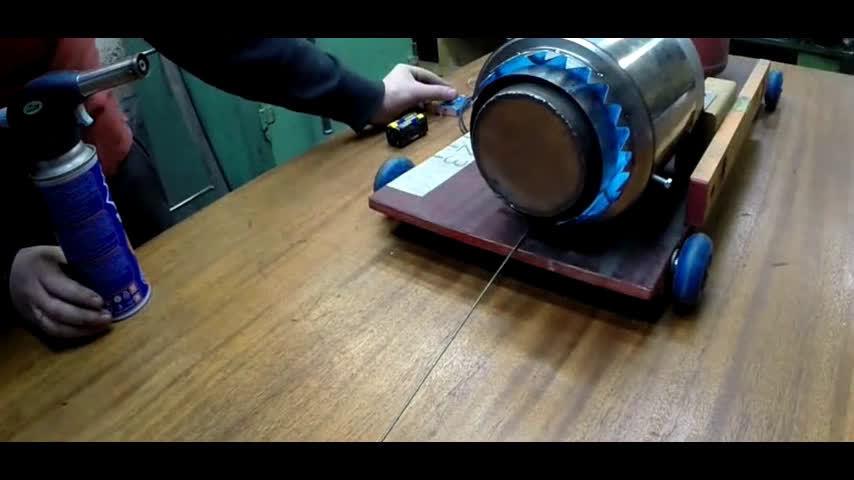 自制涡喷发动机,看这火焰就知道老外的动手能力有多强悍!