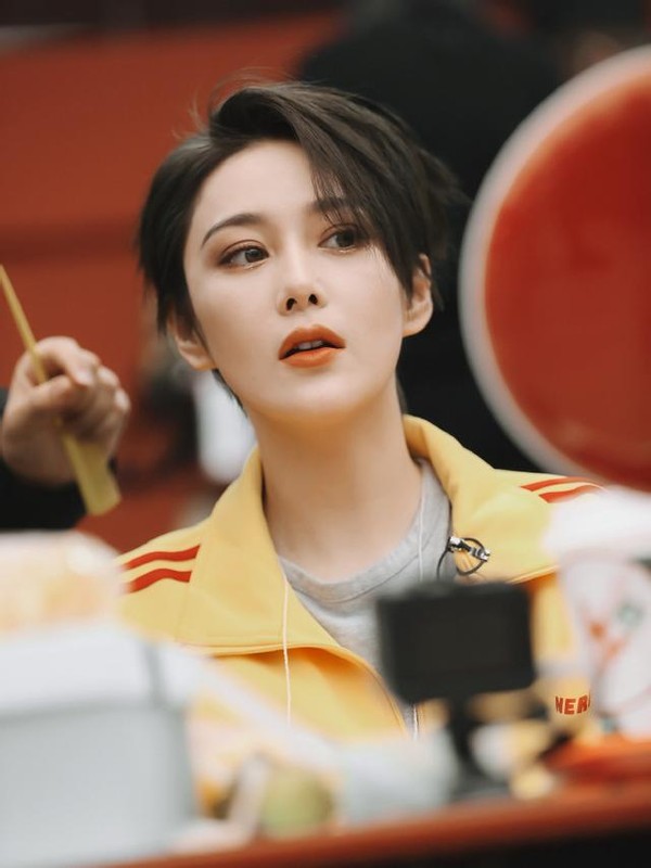 张馨予参加浪姐2害怕看节目回放丈夫何捷暖心安慰