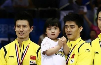 真好","两个儿子,真幸福","老婆是人大高材生,很厉害","祝福傅海峰