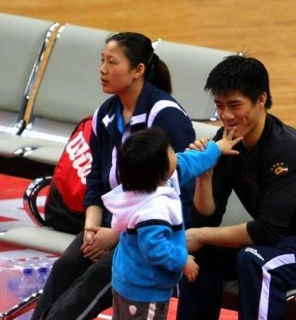 真好","两个儿子,真幸福","老婆是人大高材生,很厉害","祝福傅海峰