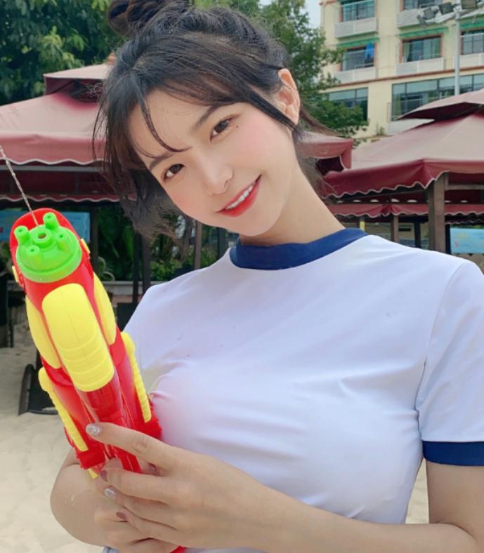 粉丝当场跑路!200w粉女网红p图失败,直接暴露大象腿|跑路|希希|女网_