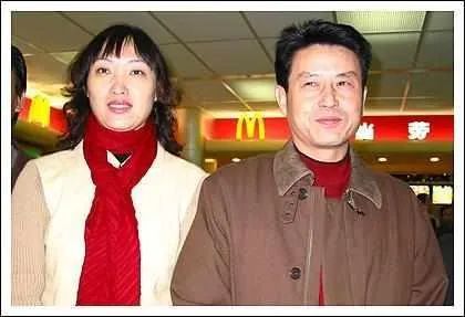 陈忠和愧对前妻和女儿卸任中国主教练后与再婚妻子享受晚年