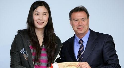 48岁女排名将孙玥美丽如初老公帅气两个女儿漂亮幸福美满