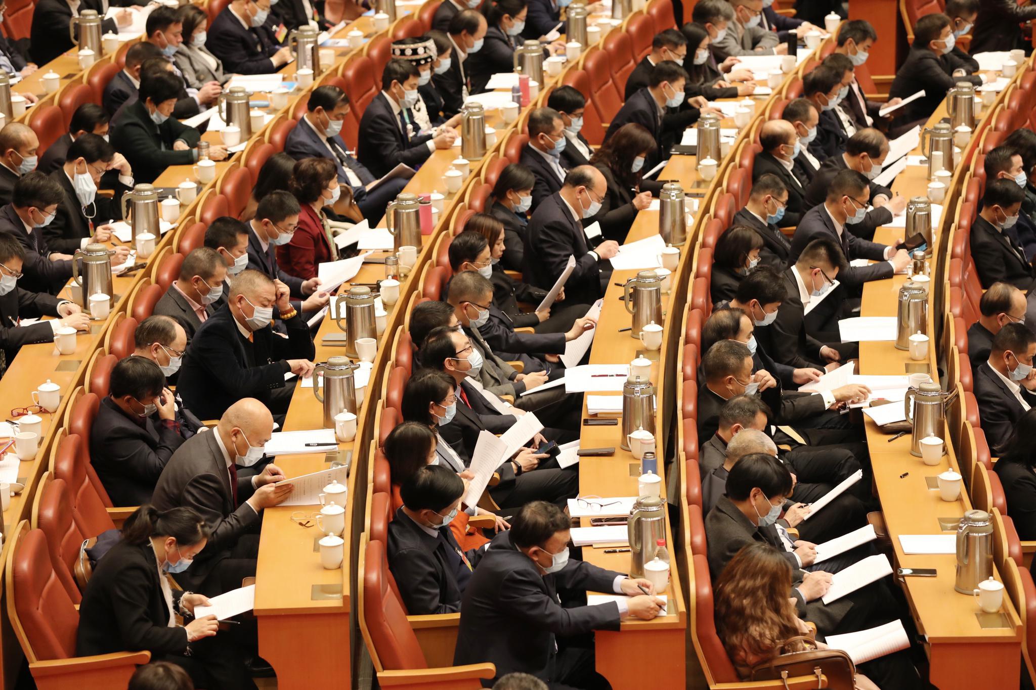 2021省两会丨省人大代表认真听取政府工作报告